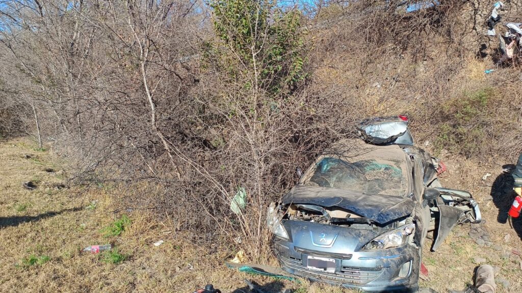 Trágico vuelco de un auto en la autopista Córdoba-Villa Carlos Paz