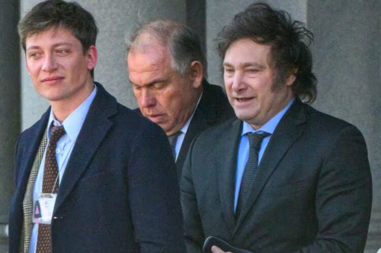 Milei hizo una fuerte defensa de Santiago Caputo