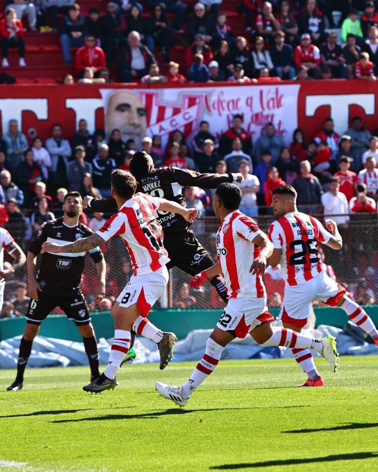 Instituto derrotó a Platense 2-0 y se acerca a la punta