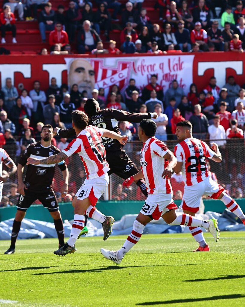 Instituto derrotó a Platense 2-0 y se acerca a la punta