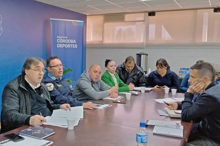 Con un Kempes completamente albiazul, se definió el operativo de seguridad para Talleres-Estudiantes