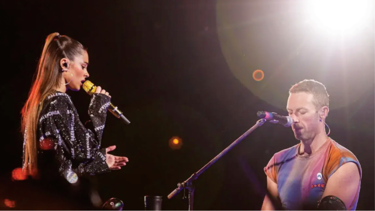 Tini Stoessel sorprendió en las calles de Dublín cantando con Chris Martin