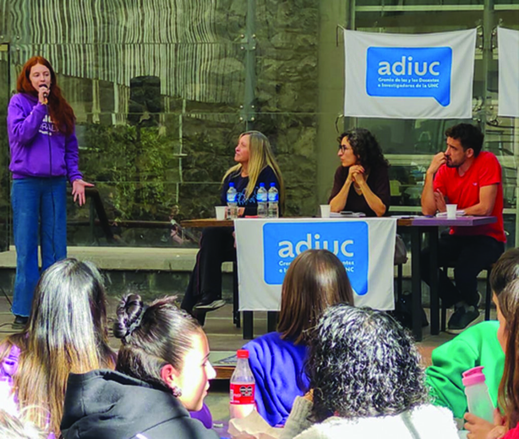 Con clases públicas y recitales, avanza la protesta universitaria