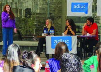 Con clases públicas y recitales, avanza la protesta universitaria