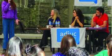 Con clases públicas y recitales, avanza la protesta universitaria