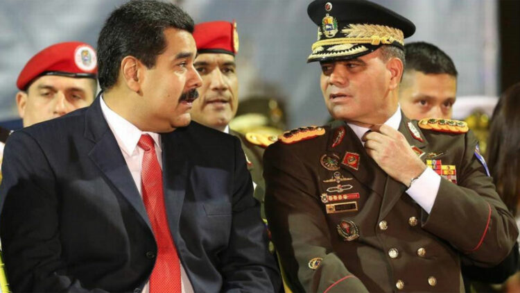 Nicolás Maduro junto al ministro de Defensa, general en jefe Vladimir Padrino.