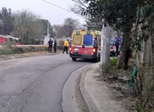 Perdió el control de su auto y cayó al canal Maestro Norte: vecinos aseguran que iba a alta velocidad