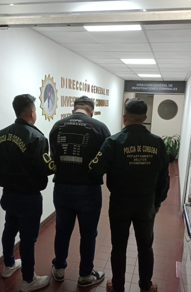 Detuvieron al cuartetero "El Cheto" por presuntas estafas con viviendas prefabricadas