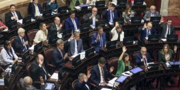 Los senadores dan marcha atrás al aumento de las dietas con una nota firmada por todos los bloques