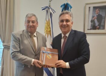 Llaryora se reunió con el embajador de Uruguay en Buenos Aires