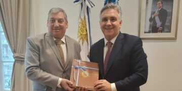 Llaryora se reunió con el embajador de Uruguay en Buenos Aires