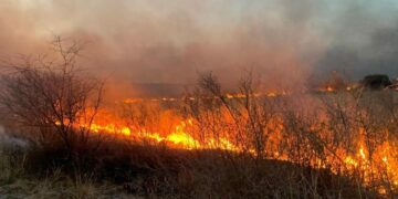 Se logró contener el incendio en La Calera y permanece en guardia de cenizas