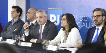 Luego de la imputación, el ex presidente Fernández renunció a la conducción del PJ