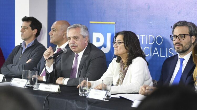 Luego de la imputación, el ex presidente Fernández renunció a la conducción del PJ