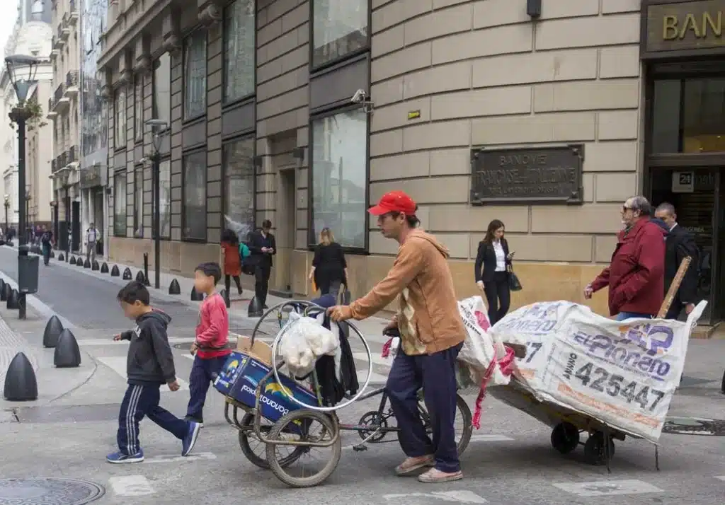 Sin los planes sociales 1 de cada 4 argentinos habría caído en situación de indigencia