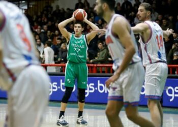 Atenas abrochó a Juan Cruz Oberto