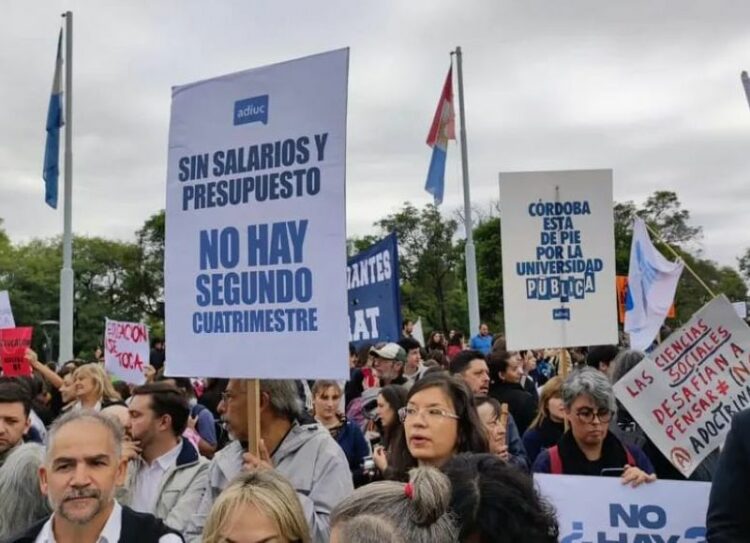 El Presidente redobla el conflicto con las universidades a través de la Sigen