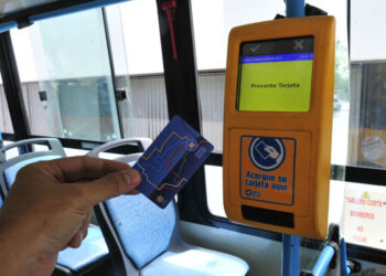 El boleto urbano en Córdoba cuesta 2,2 veces más que en el Amba