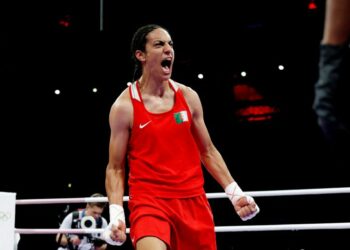 Khelif arrolló y va por el oro en boxeo