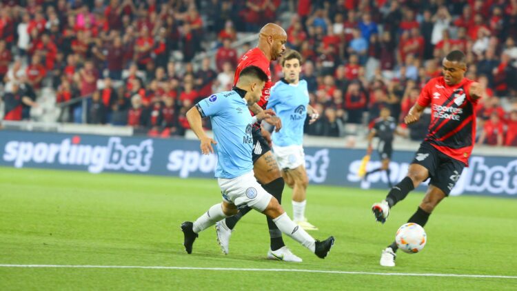 Belgrano cayó en Brasil ante Athletico Paranaense