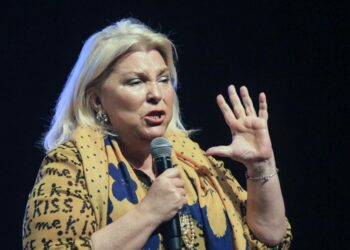 Carrió cruzó con ironía a Milei por vetar la reforma jubilatoria