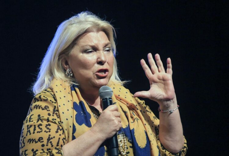 Carrió cruzó con ironía a Milei por vetar la reforma jubilatoria