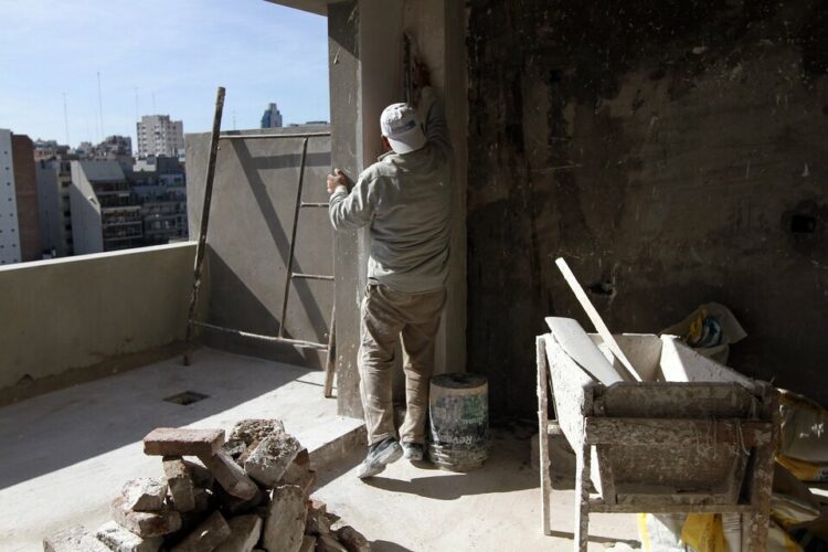 La construcción se recuperó un 12,09% en julio pasado respecto a junio.