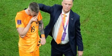 La acusación de Van Gaal sobre el partido entre Países Bajos y la Selección: «El árbitro nos robó»