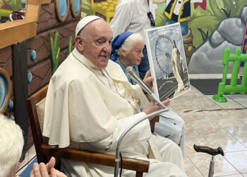 El papa visitó a la sobrina de Léoni Duquet