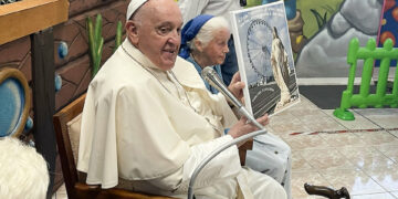 El papa visitó a la sobrina de Léoni Duquet