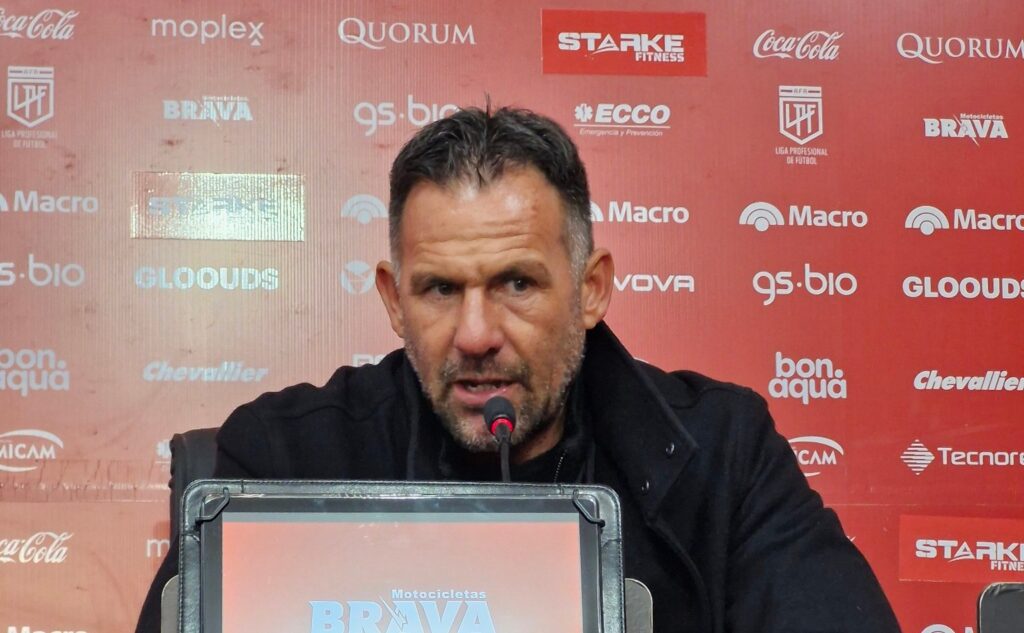 Dabove: “Estoy conforme con el armado del plantel”