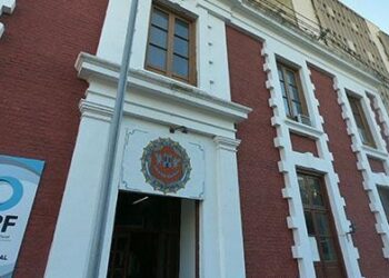 Detuvieron a dos policías por lesiones graves a un joven durante un control de rutina