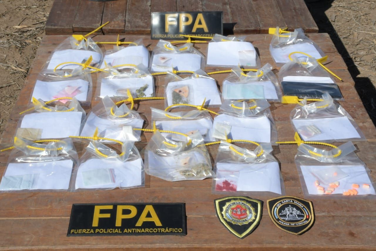 Desarticularon una masiva fiesta clandestina: más de 5.000 personas y varias drogas incautadas