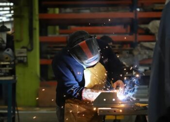 La actividad no repunta y bajó el 3,2% en el primer semestre