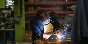 La actividad no repunta y bajó el 3,2% en el primer semestre