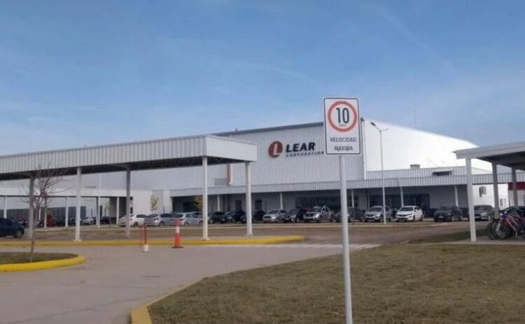 Lear desvinculó al 7% de su planta de producción por bajas en el mercado