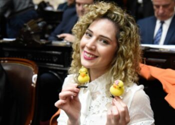 Entre sospechas de traición, Karina Milei decidió echar a Lourdes Arrieta