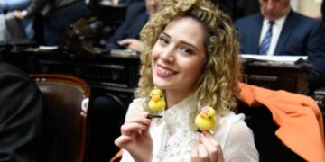 Entre sospechas de traición, Karina Milei decidió echar a Lourdes Arrieta