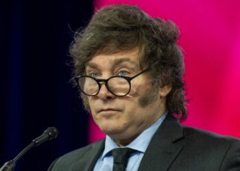 Milei no descarta intervenir la AFA