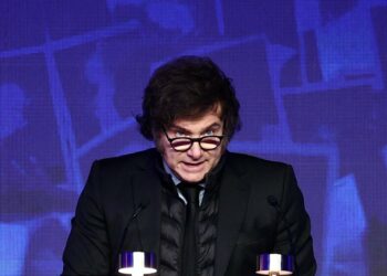 El jefe de Estado reglamentó algunos tramos de la Ley Bases