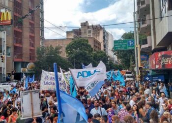 Docentes universitarios renuevan el reclamo por los salarios y anuncian un paro de 72 horas