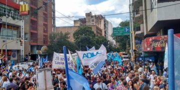 Docentes universitarios renuevan el reclamo por los salarios y anuncian un paro de 72 horas