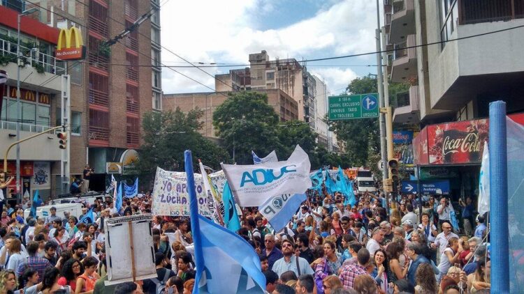 Docentes universitarios renuevan el reclamo por los salarios y anuncian un paro de 72 horas