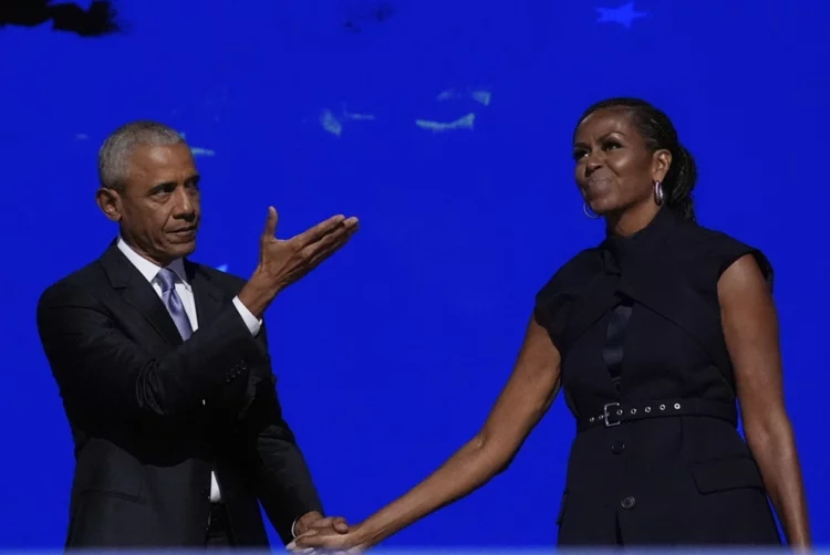 Barack y Michelle Obama fustigaron a Donald Trump