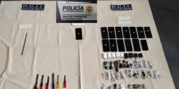 Allanaron la cárcel de Bouwer y encontraron 14 celulares
