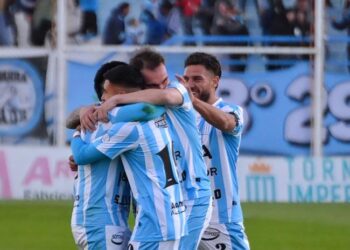 Racing ganó un partidazo y se metió en la zona de arriba
