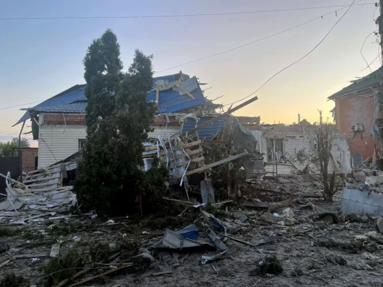 Efectos de un bombardeo en Kursk, Rusia.