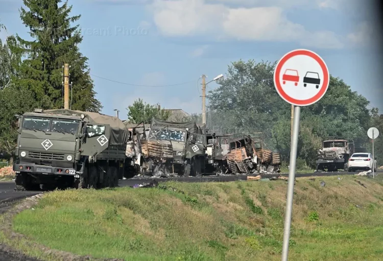 Convoy de tropas rusas destruido por un misil ucraniano en Kursk.