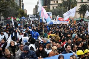 Organizaciones sociales y gremios se movilizaron contra el “ajuste” Organizaciones sociales y gremios se movilizaron contra el “ajuste”