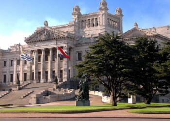 Uruguay debate la reducción de la jornada laboral